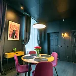 Apartments24 Black 1903