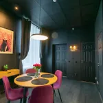 Apartments24 Black 1903