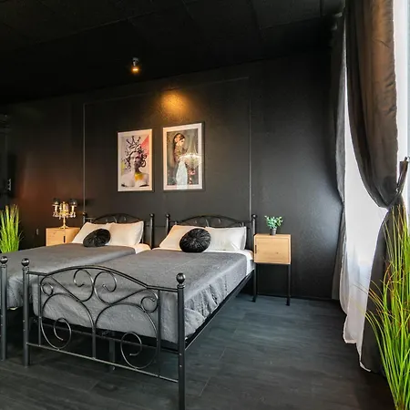 Apartments24 Black 1903 *