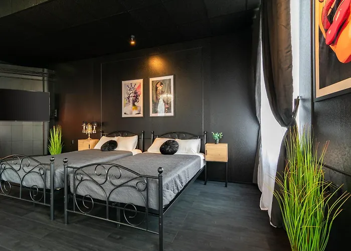 Apartments24 Black 1903 *